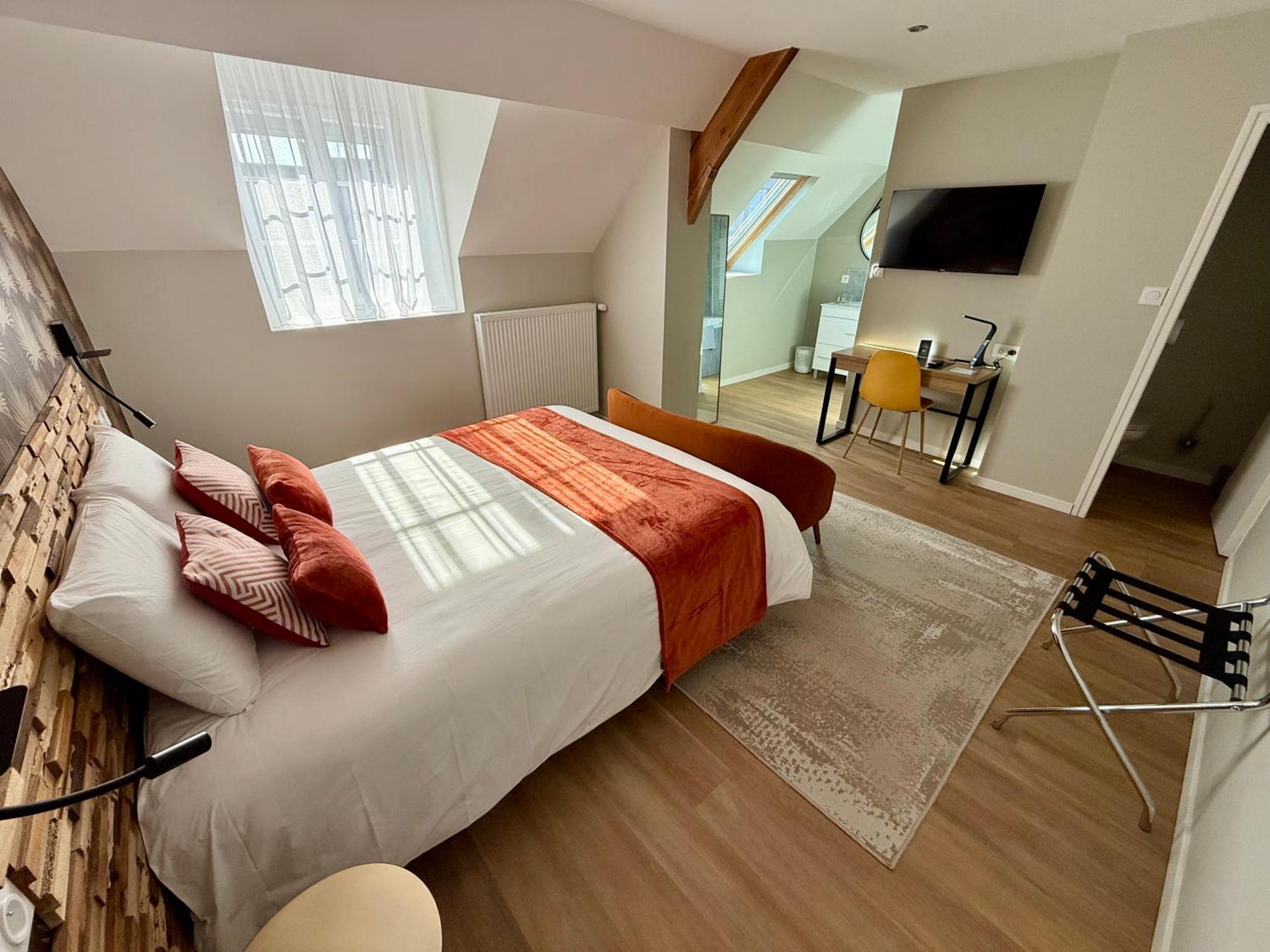 Oxxotel & Aparthotel Valognes